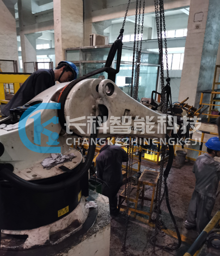 庫卡大型機械臂減速箱更換現(xiàn)場 庫卡大型機械臂減速箱更換現(xiàn)場